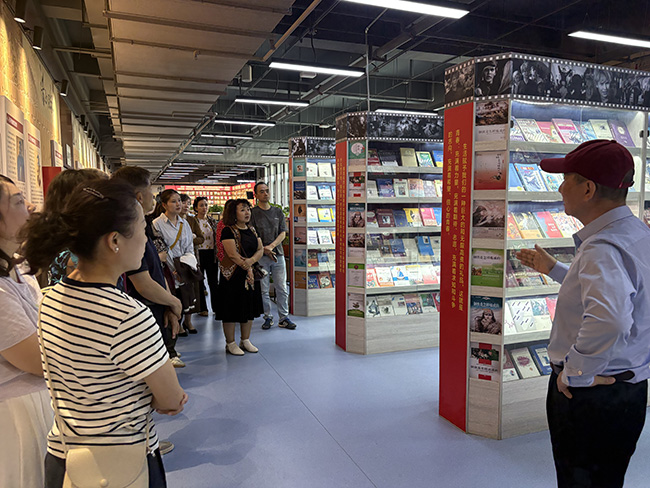 《钢铁是怎样炼成的》特展.jpg